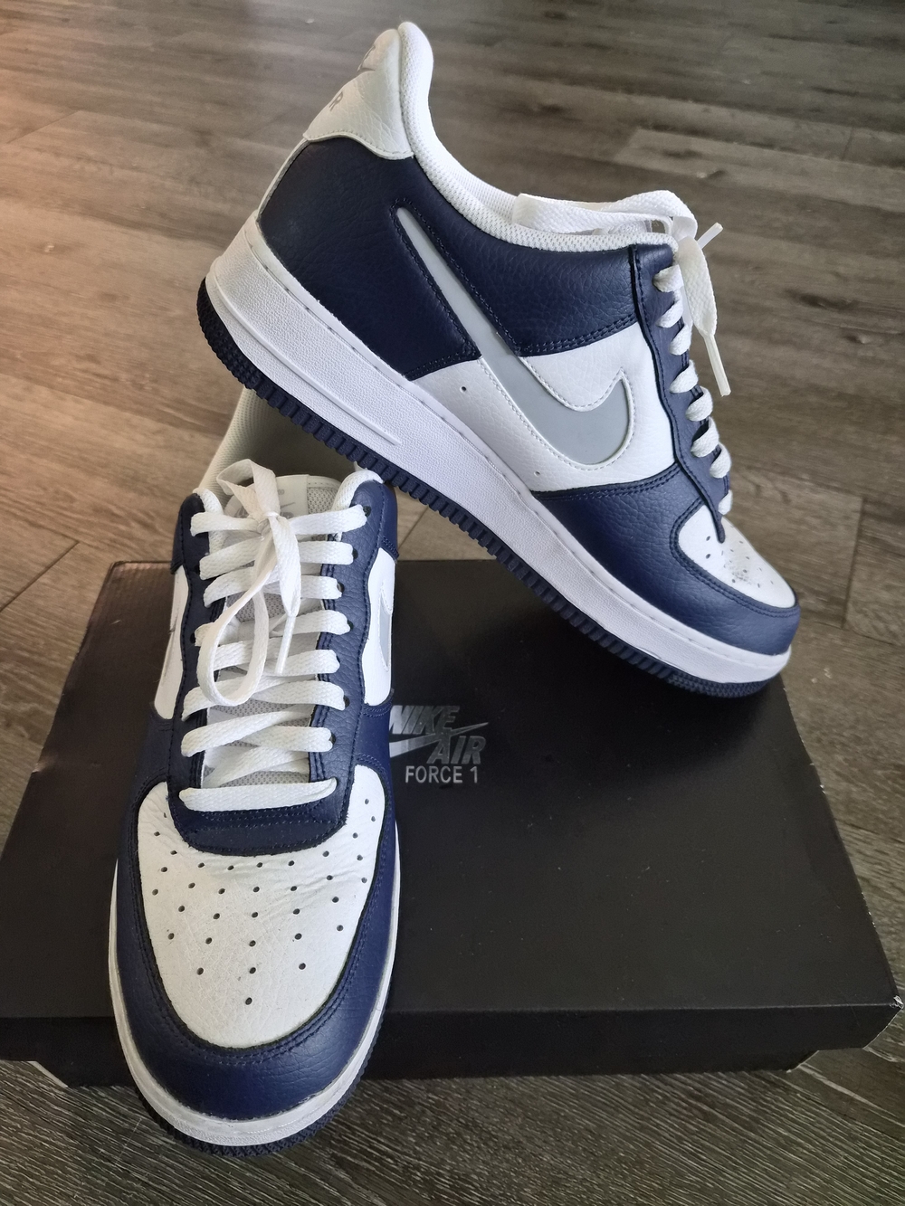 Nike Air Force 1 Low "Midnight Navy" – Size 9.5 – Worn Once!